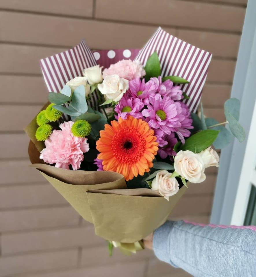 Букет цветов из: Розы, Хризантемы, Гвоздики и Герберы в Первомайском Карачаево-Черкесской республики