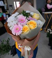 Букет цветов из:  Герберы, Розы и Хризантемы в Первомайском Карачаево-Черкесской республики