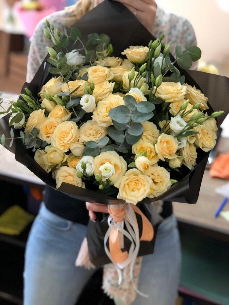 Букет цветов из: Розы и Лизиантусы в Первомайском Карачаево-Черкесской республики