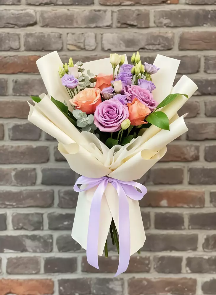 Букет цветов из: Лизиантусы и Розы в Первомайском Карачаево-Черкесской республики