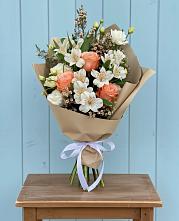 Букет цветов из:  Альстромерии, Лизиантусы, Розы и Хризантемы в Первомайском Карачаево-Черкесской республики