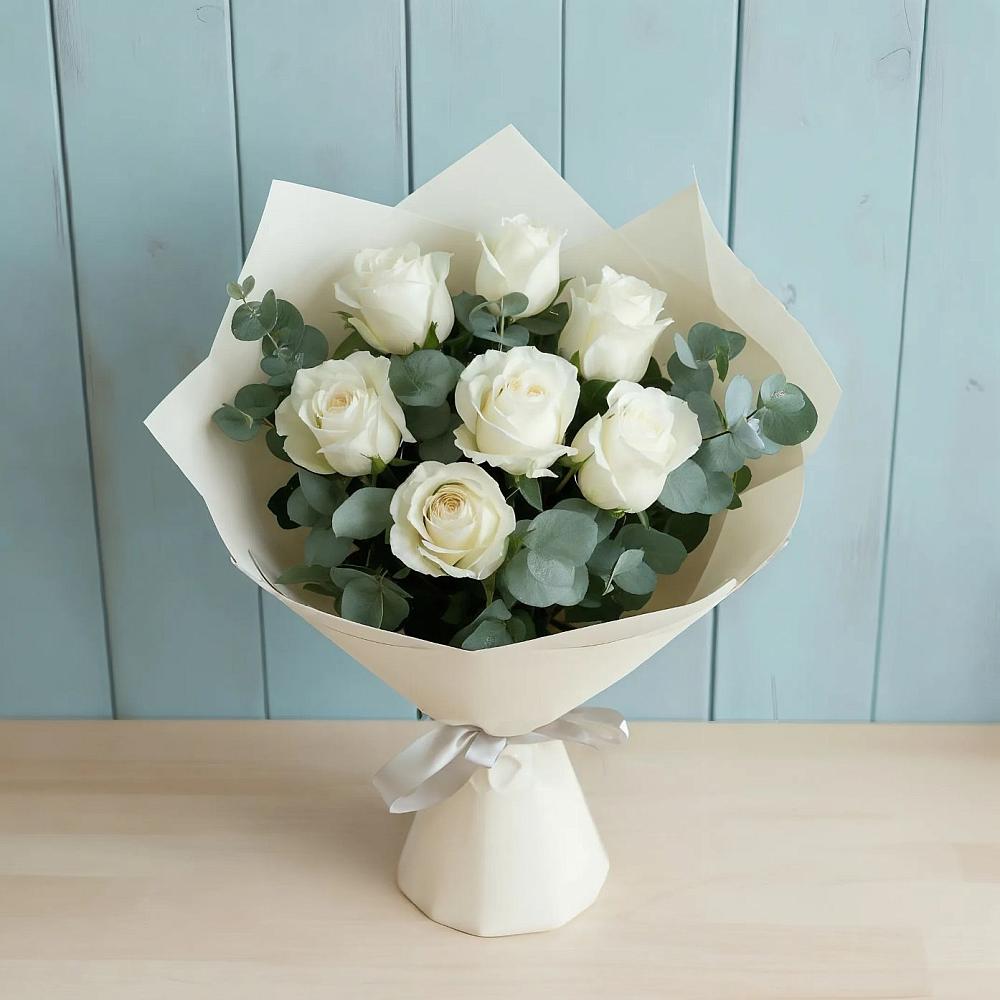 Букет Белые розы в Эвкалипте в Первомайском Карачаево-Черкесской республики