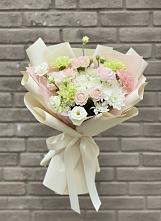 Букет цветов из:  Гвоздики, Розы, Лизиантусы и Хризантемы в Первомайском Карачаево-Черкесской республики