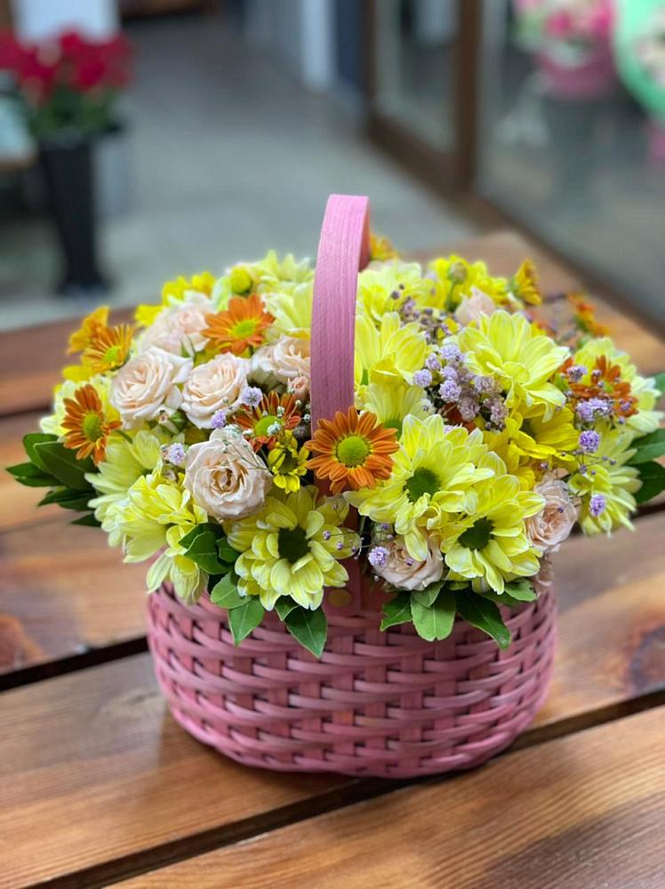 Цветочная композиция из Хризантемы и Розы в корзине в Первомайском Карачаево-Черкесской республики