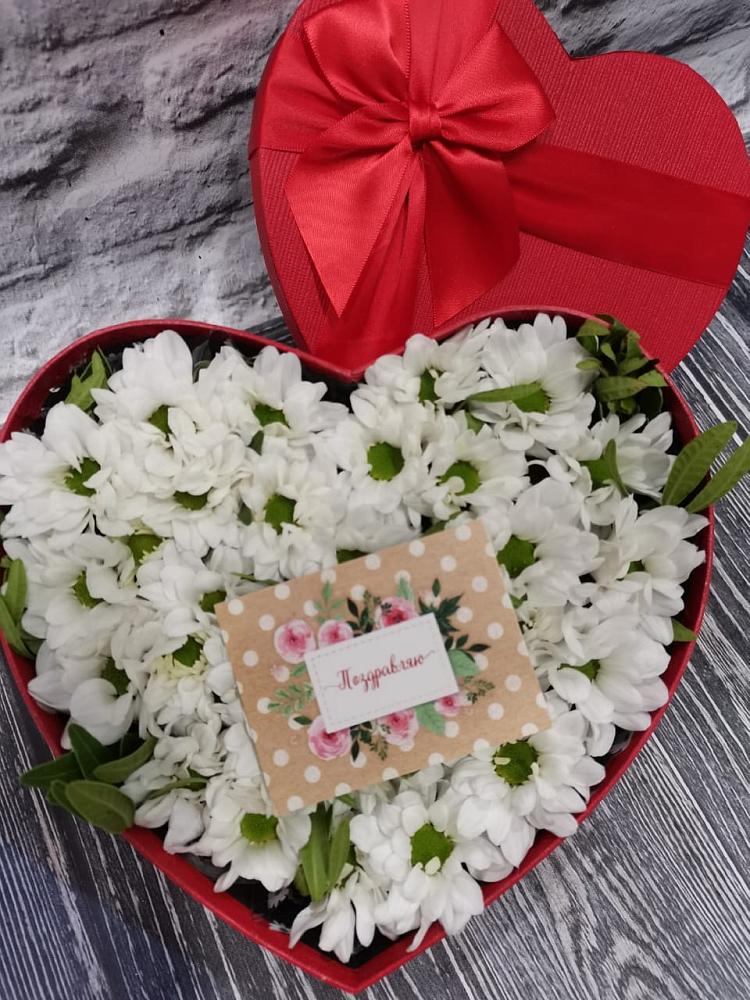 Цветочная композиция из Хризантемы в виде сердца в Первомайском Карачаево-Черкесской республики