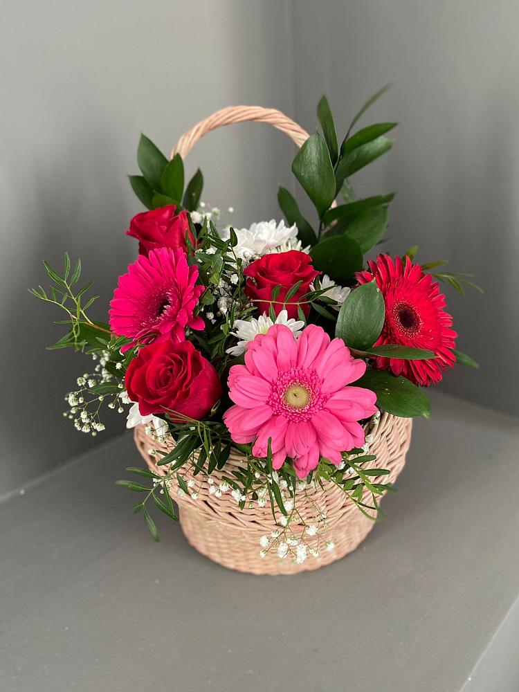 Цветочная композиция из Розы, Хризантемы и Герберы в корзине в Первомайском Карачаево-Черкесской республики