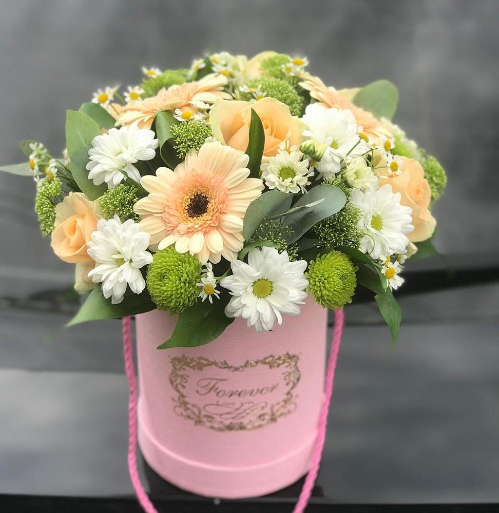 Цветочная композиция из Розы, Герберы и Хризантемы в шляпной коробке в Первомайском Карачаево-Черкесской республики