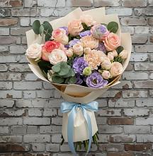 Букет цветов из:  Розы, Лизиантусы и Гвоздики в Первомайском Карачаево-Черкесской республики