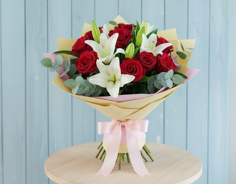 Букет цветов из: Лилии и Розы в Первомайском Карачаево-Черкесской республики